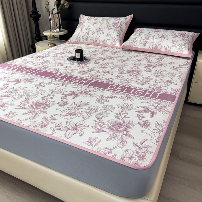 91家纺网 家纺一手货源 找家纺 全季家居 2025新款A类花卉系列数码印花冰藤席凉席席子 繁花物语-淡粉 床笠