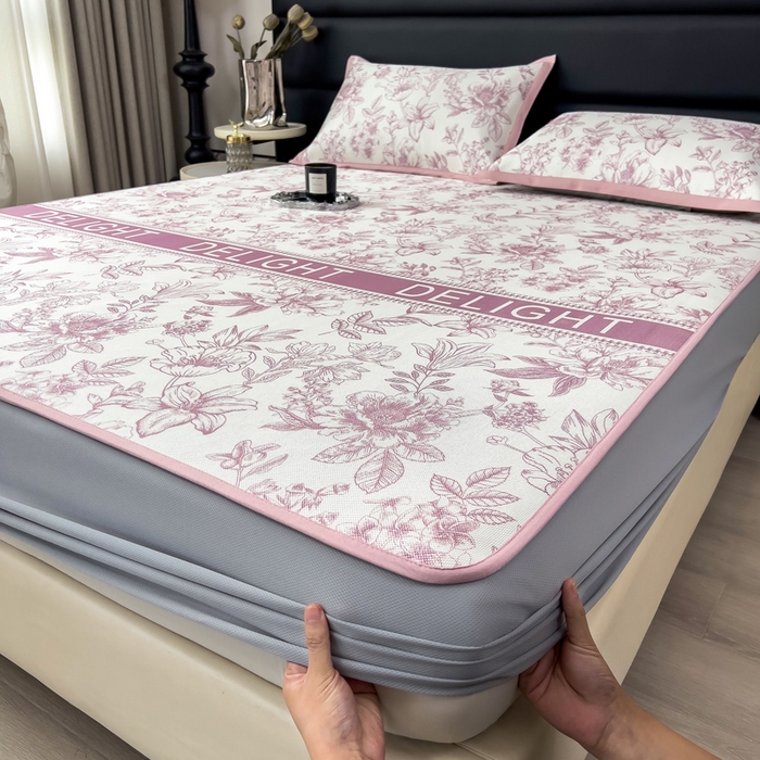 91家纺网 家纺一手货源 找家纺 全季家居 2025新款A类花卉系列数码印花冰藤席凉席席子 繁花物语-淡粉 床笠