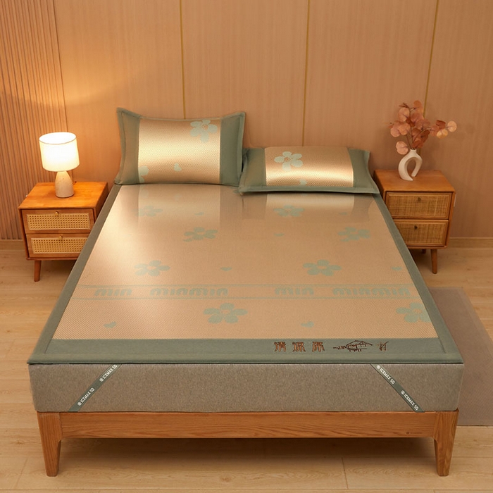 91家纺网 家纺一手货源 找家纺 全季家居 2025新款A类抗菌防螨清凉提花冰藤席凉席席子 花语-娇黄 床席