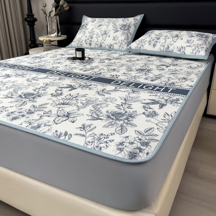 91家纺网 家纺一手货源 找家纺 全季家居 2025新款A类花卉系列数码印花冰藤席凉席席子 繁花物语-深蓝 床笠