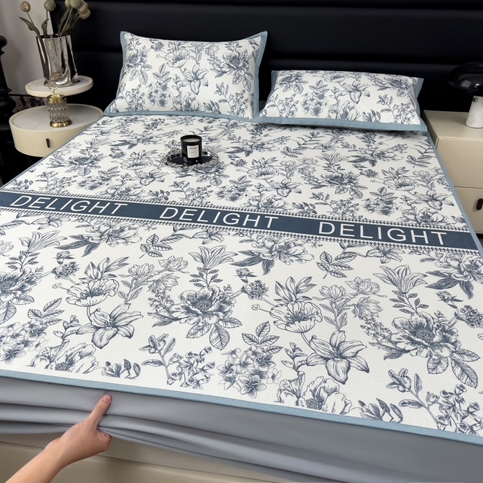 91家纺网 家纺一手货源 找家纺 全季家居 2025新款A类花卉系列数码印花冰藤席凉席席子 繁花物语-深蓝 床笠