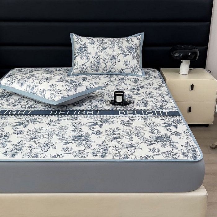 91家纺网 家纺一手货源 找家纺 全季家居 2025新款A类花卉系列数码印花冰藤席凉席席子 繁花物语-深蓝 床笠