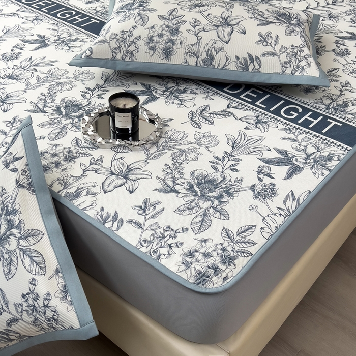 91家纺网 家纺一手货源 找家纺 全季家居 2025新款A类花卉系列数码印花冰藤席凉席席子 繁花物语-深蓝 床笠