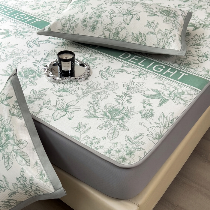 91家纺网 家纺一手货源 找家纺 全季家居 2025新款A类花卉系列数码印花冰藤席凉席席子 繁花物语-水绿 床笠