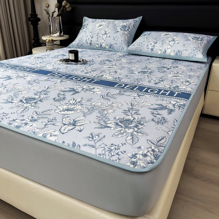 91家纺网 家纺一手货源 找家纺 全季家居 2025新款A类花卉系列数码印花冰藤席凉席席子 繁花物语-天蓝 床笠