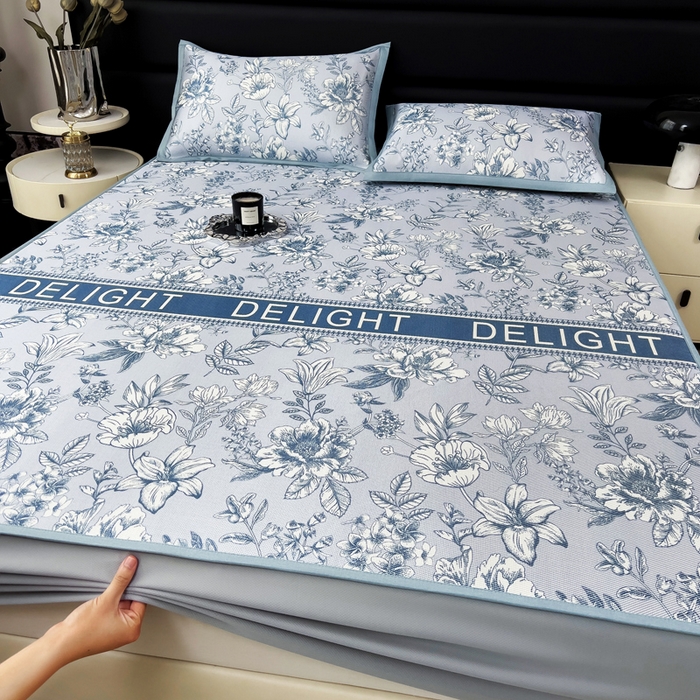 91家纺网 家纺一手货源 找家纺 全季家居 2025新款A类花卉系列数码印花冰藤席凉席席子 繁花物语-天蓝 床笠