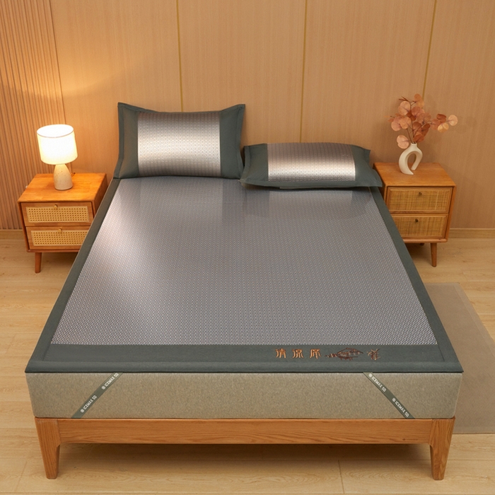 91家纺网 家纺一手货源 找家纺 全季家居 2025新款A类抗菌防螨清凉提花冰藤席凉席席子 若兮-烟灰 床席