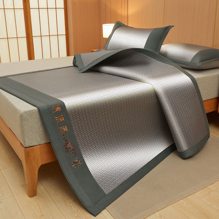 91家纺网 家纺一手货源 找家纺 全季家居 2025新款A类抗菌防螨清凉提花冰藤席凉席席子 若兮-烟灰 床席