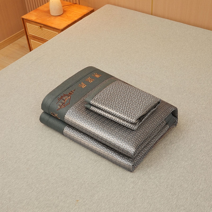 91家纺网 家纺一手货源 找家纺 全季家居 2025新款A类抗菌防螨清凉提花冰藤席凉席席子 若兮-烟灰 床席