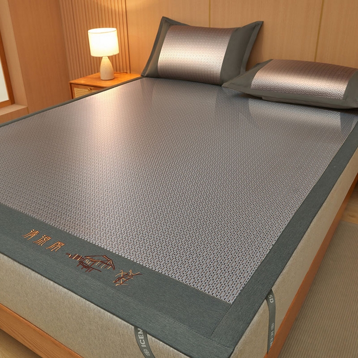 91家纺网 家纺一手货源 找家纺 全季家居 2025新款A类抗菌防螨清凉提花冰藤席凉席席子 若兮-烟灰 床席