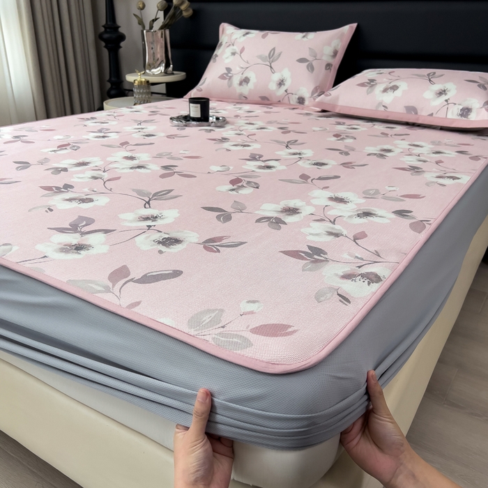 91家纺网 家纺一手货源 找家纺 全季家居 2025新款A类花卉系列数码印花冰藤席凉席席子 花漫舞曲-淡粉 床笠