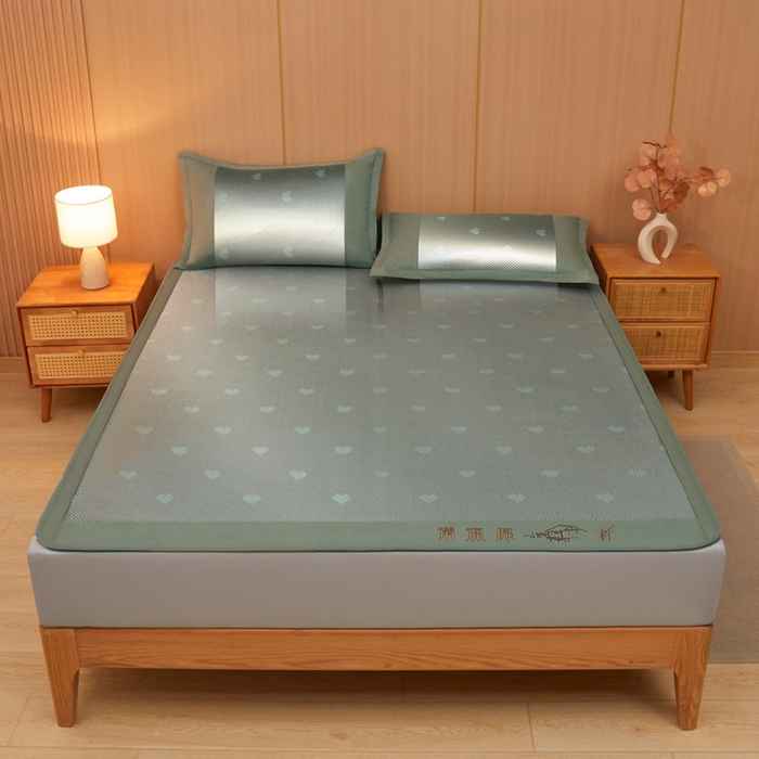 91家纺网 家纺一手货源 找家纺 全季家居 2025新款A类抗菌防螨清凉提花冰藤席凉席席子 爱心-水绿 床笠