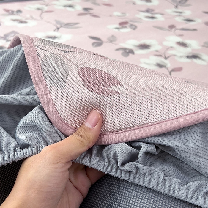 91家纺网 家纺一手货源 找家纺 全季家居 2025新款A类花卉系列数码印花冰藤席凉席席子 花漫舞曲-淡粉 床笠