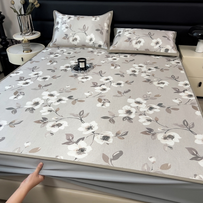 91家纺网 家纺一手货源 找家纺 全季家居 2025新款A类花卉系列数码印花冰藤席凉席席子 花漫舞曲-浅咖 床笠