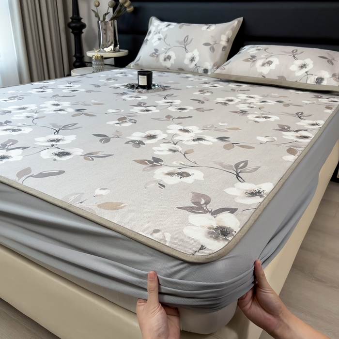 91家纺网 家纺一手货源 找家纺 全季家居 2025新款A类花卉系列数码印花冰藤席凉席席子 花漫舞曲-浅咖 床笠