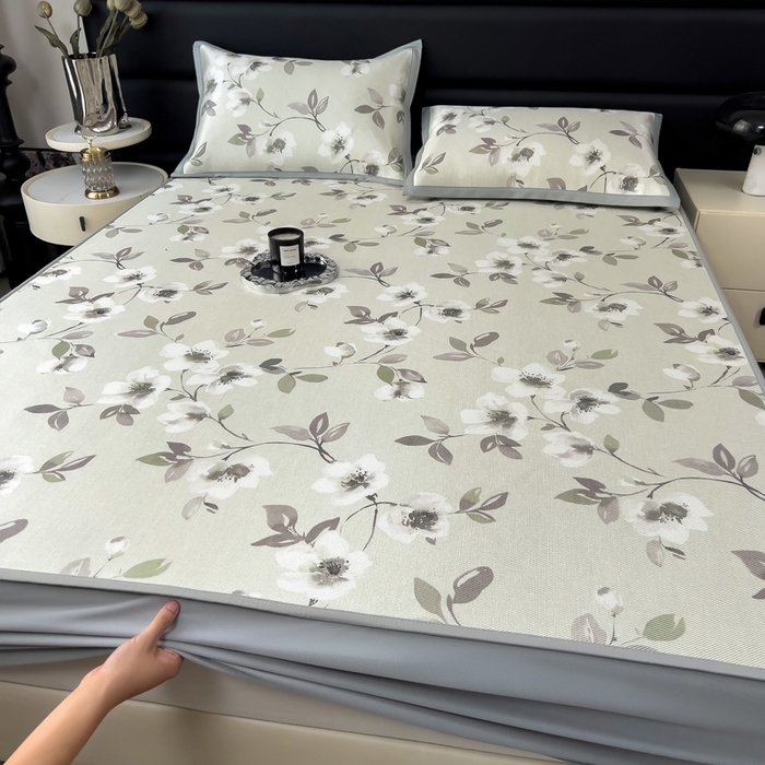 91家纺网 家纺一手货源 找家纺 全季家居 2025新款A类花卉系列数码印花冰藤席凉席席子 花漫舞曲-水绿 床笠