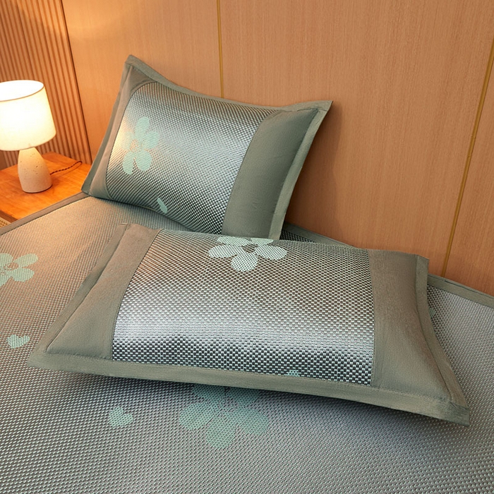 91家纺网 家纺一手货源 找家纺 全季家居 2025新款A类抗菌防螨清凉提花冰藤席凉席席子 花语-水绿 床笠