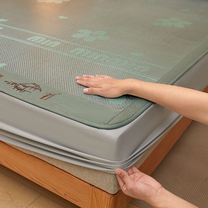 91家纺网 家纺一手货源 找家纺 全季家居 2025新款A类抗菌防螨清凉提花冰藤席凉席席子 花语-水绿 床笠