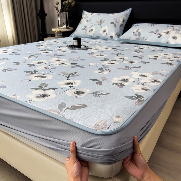 91家纺网 家纺一手货源 找家纺 全季家居 2025新款A类花卉系列数码印花冰藤席凉席席子 花漫舞曲-天蓝 床笠