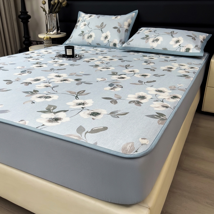 91家纺网 家纺一手货源 找家纺 全季家居 2025新款A类花卉系列数码印花冰藤席凉席席子 花漫舞曲-天蓝 床笠