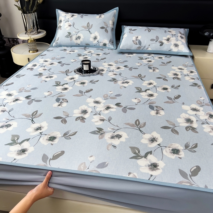 91家纺网 家纺一手货源 找家纺 全季家居 2025新款A类花卉系列数码印花冰藤席凉席席子 花漫舞曲-天蓝 床笠