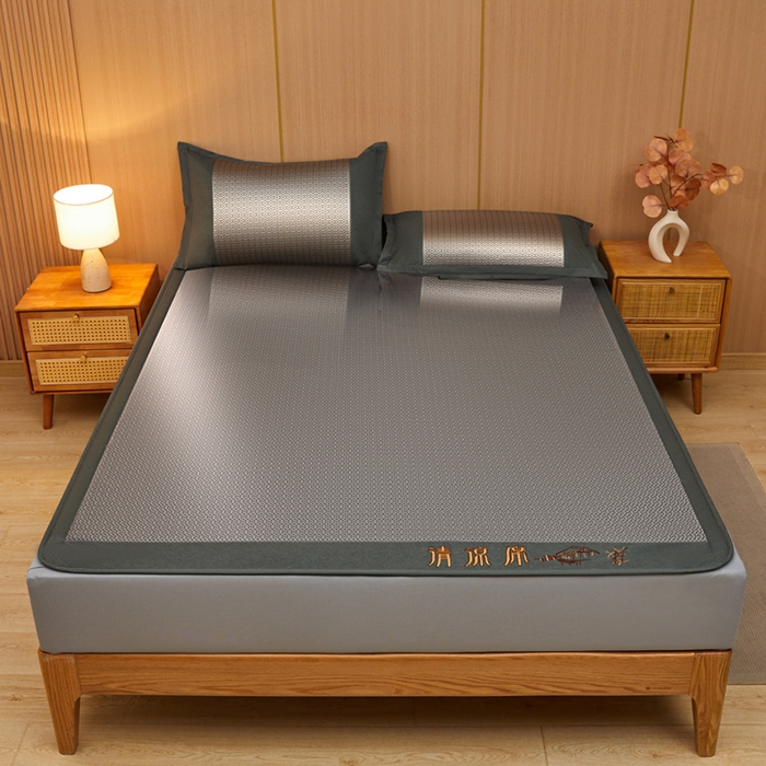 91家纺网 家纺一手货源 找家纺 全季家居 2025新款A类抗菌防螨清凉提花冰藤席凉席席子 若兮-烟灰 床笠