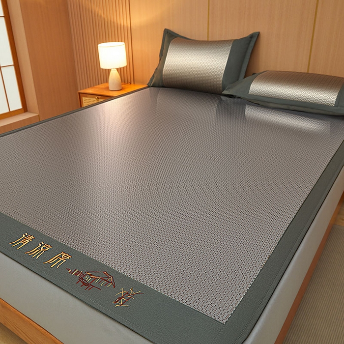 91家纺网 家纺一手货源 找家纺 全季家居 2025新款A类抗菌防螨清凉提花冰藤席凉席席子 若兮-烟灰 床笠