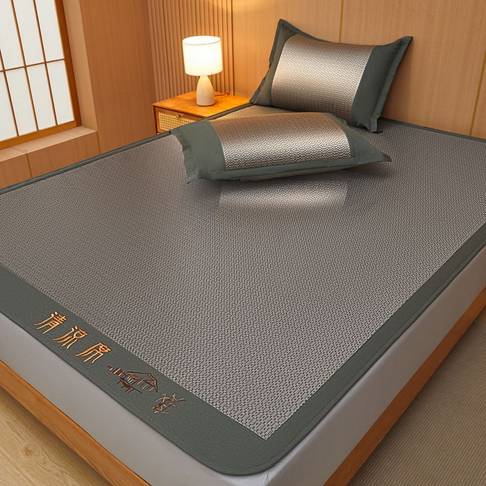 91家纺网 家纺一手货源 找家纺 全季家居 2025新款A类抗菌防螨清凉提花冰藤席凉席席子 若兮-烟灰 床笠