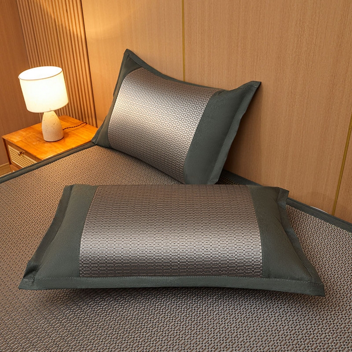 91家纺网 家纺一手货源 找家纺 全季家居 2025新款A类抗菌防螨清凉提花冰藤席凉席席子 若兮-烟灰 床笠