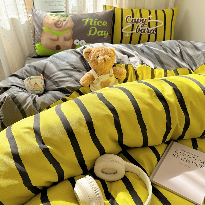 91家纺网 家纺一手货源 找家纺 丽涵家纺 2025新款全棉纯棉13372数码印花毛巾绣四件套 卡皮巴拉