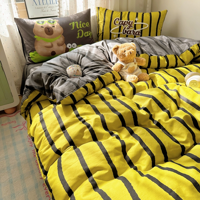 91家纺网 家纺一手货源 找家纺 丽涵家纺 2025新款全棉纯棉13372数码印花毛巾绣四件套 卡皮巴拉