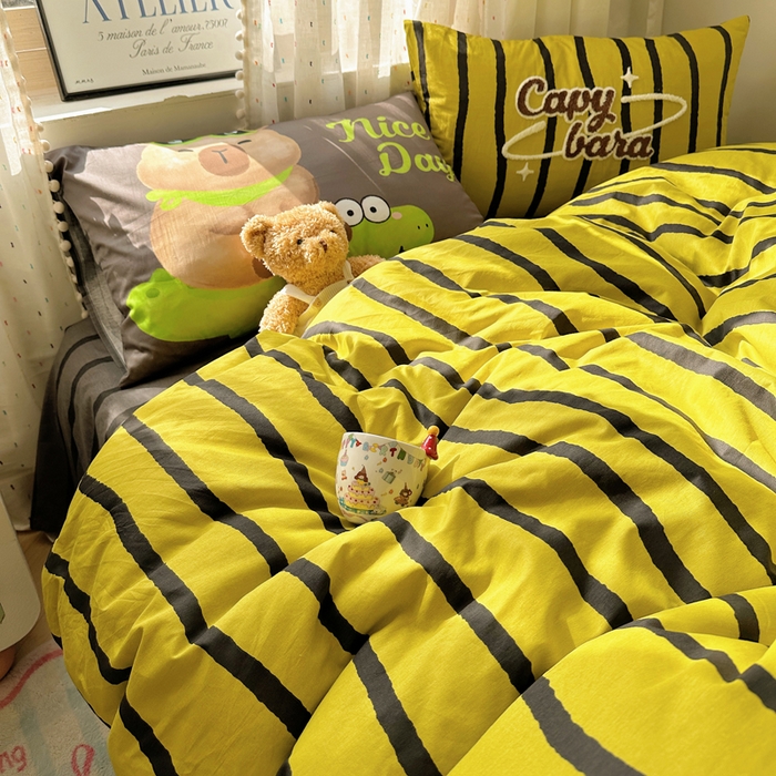 91家纺网 家纺一手货源 找家纺 丽涵家纺 2025新款全棉纯棉13372数码印花毛巾绣四件套 卡皮巴拉