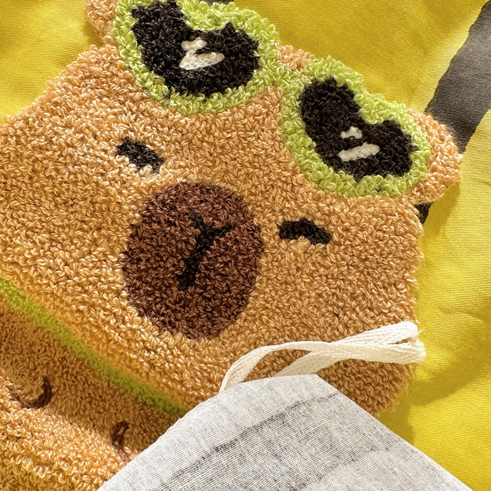 91家纺网 家纺一手货源 找家纺 丽涵家纺 2025新款全棉纯棉13372数码印花毛巾绣四件套 卡皮巴拉