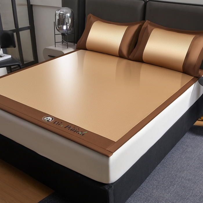 91家纺网 家纺一手货源 找家纺 全季家居 2025新款A类抗菌防螨贪吃熊猫系列冰藤席凉席席子 金咖 床席