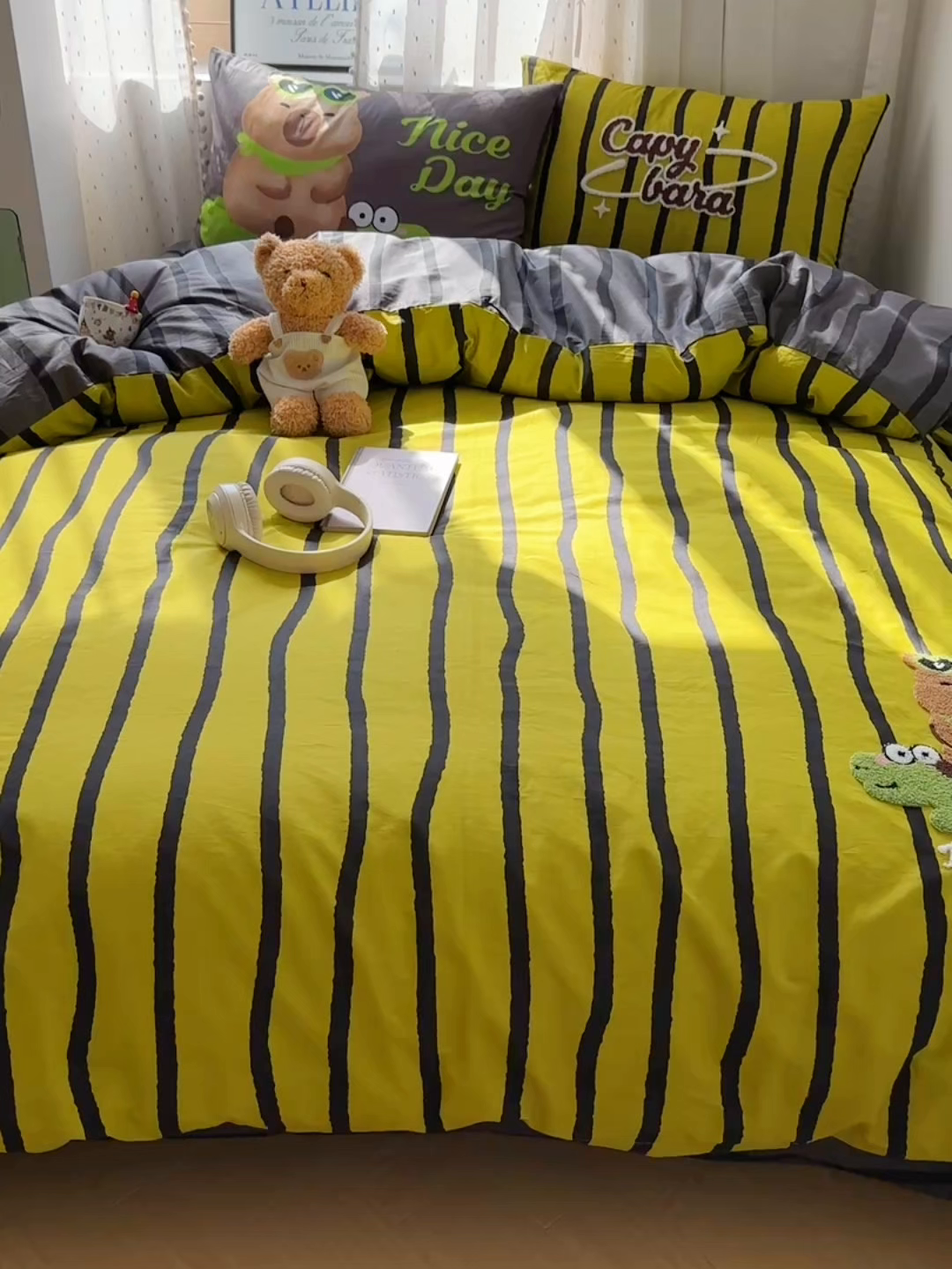 91家纺网 家纺一手货源 找家纺 丽涵家纺 2025新款全棉纯棉13372数码印花毛巾绣四件套 卡皮巴拉