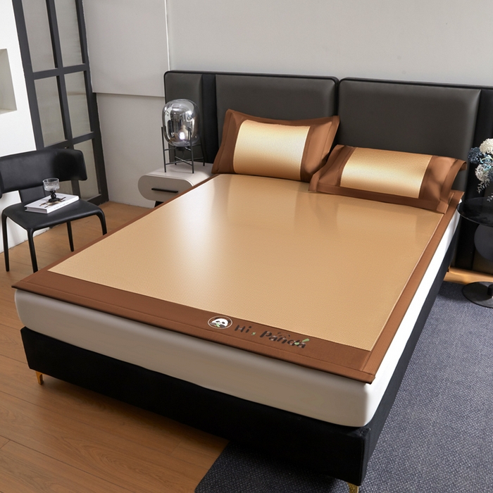 91家纺网 家纺一手货源 找家纺 全季家居 2025新款A类抗菌防螨贪吃熊猫系列冰藤席凉席席子 金咖 床席