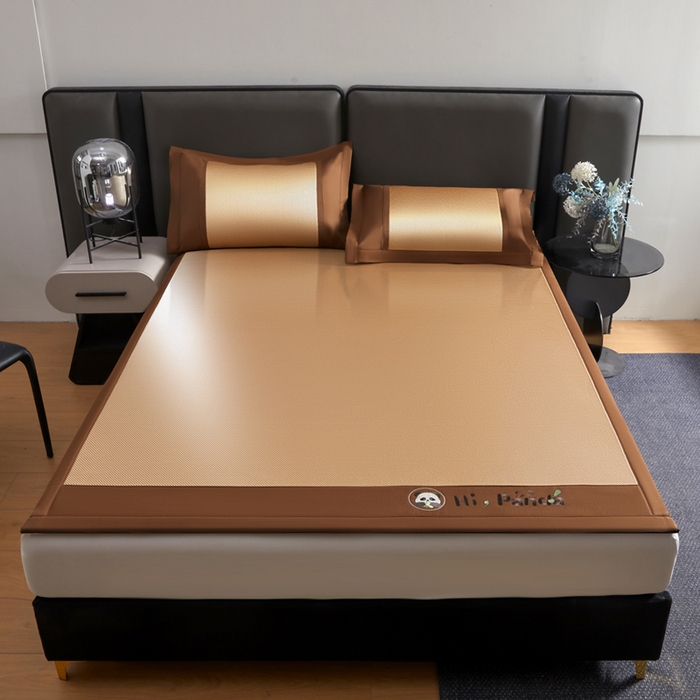 91家纺网 家纺一手货源 找家纺 全季家居 2025新款A类抗菌防螨贪吃熊猫系列冰藤席凉席席子 金咖 床席