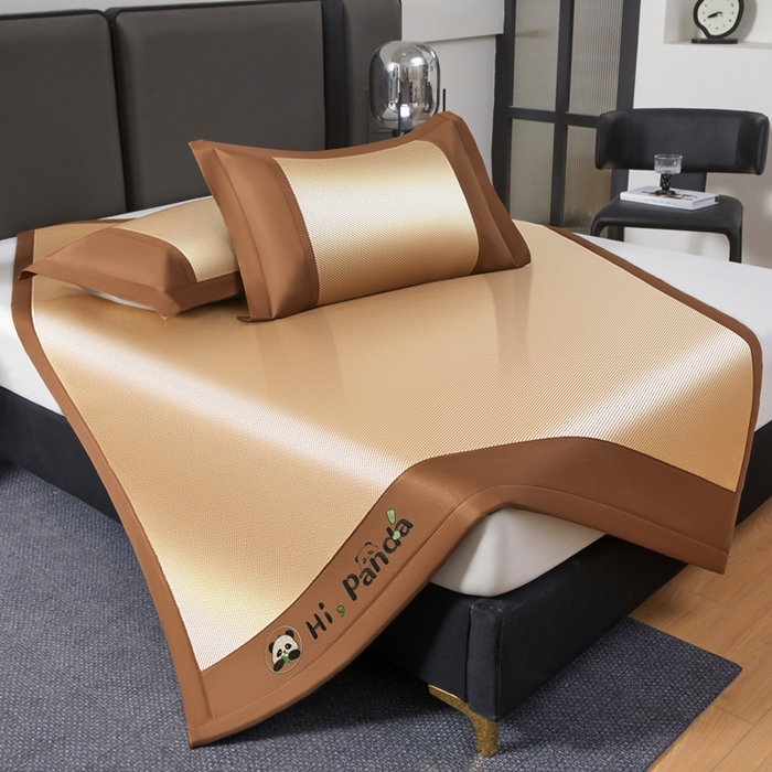 91家纺网 家纺一手货源 找家纺 全季家居 2025新款A类抗菌防螨贪吃熊猫系列冰藤席凉席席子 金咖 床席