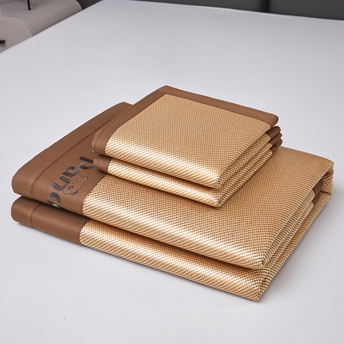 91家纺网 家纺一手货源 找家纺 全季家居 2025新款A类抗菌防螨贪吃熊猫系列冰藤席凉席席子 金咖 床席