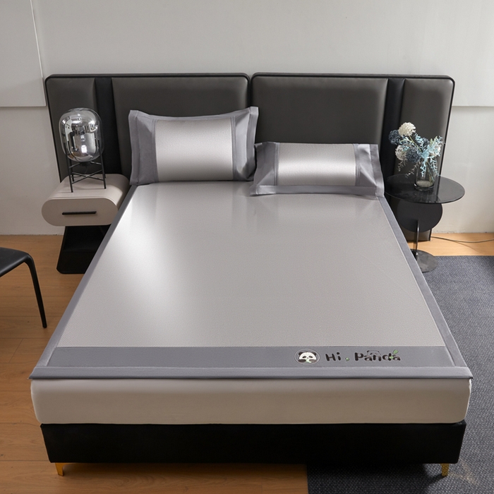 91家纺网 家纺一手货源 找家纺 全季家居 2025新款A类抗菌防螨贪吃熊猫系列冰藤席凉席席子 银灰 床席