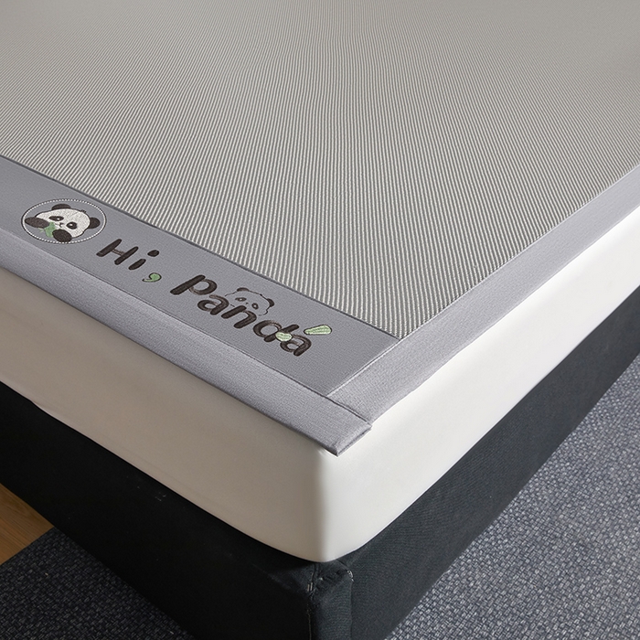 91家纺网 家纺一手货源 找家纺 全季家居 2025新款A类抗菌防螨贪吃熊猫系列冰藤席凉席席子 银灰 床席