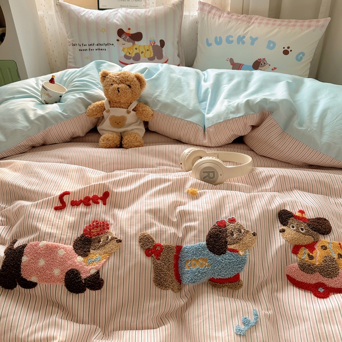 91家纺网 家纺一手货源 找家纺 丽涵家纺 2025新款全棉纯棉13372数码印花毛巾绣四件套 趣味甜狗