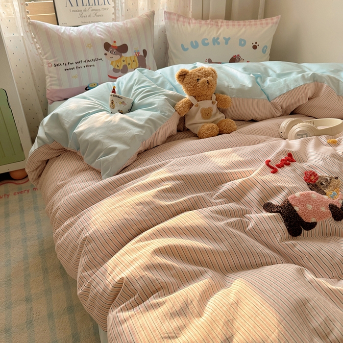 91家纺网 家纺一手货源 找家纺 丽涵家纺 2025新款全棉纯棉13372数码印花毛巾绣四件套 趣味甜狗