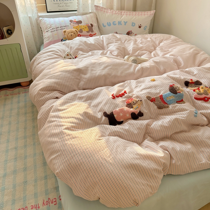 91家纺网 家纺一手货源 找家纺 丽涵家纺 2025新款全棉纯棉13372数码印花毛巾绣四件套 趣味甜狗