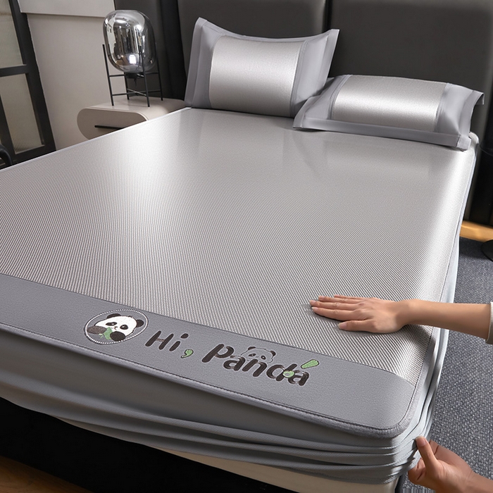 91家纺网 家纺一手货源 找家纺 全季家居 2025新款A类抗菌防螨贪吃熊猫系列冰藤席凉席席子 银灰 床笠