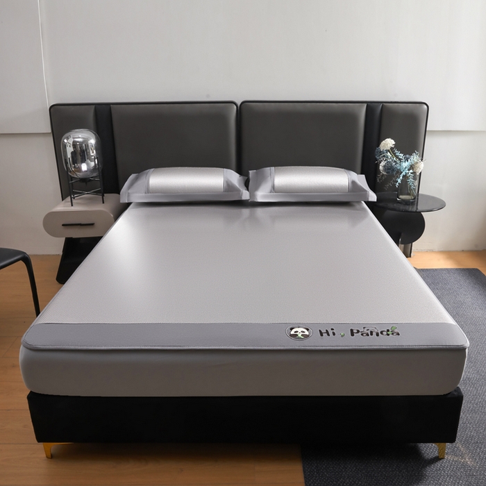 91家纺网 家纺一手货源 找家纺 全季家居 2025新款A类抗菌防螨贪吃熊猫系列冰藤席凉席席子 银灰 床笠