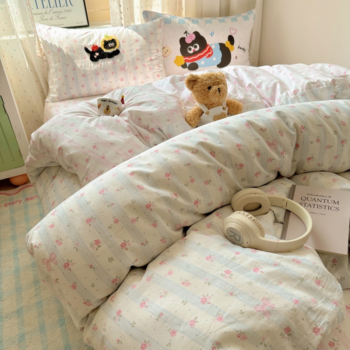 91家纺网 家纺一手货源 找家纺 丽涵家纺 2025新款全棉纯棉13372数码印花毛巾绣四件套 碎花小猫