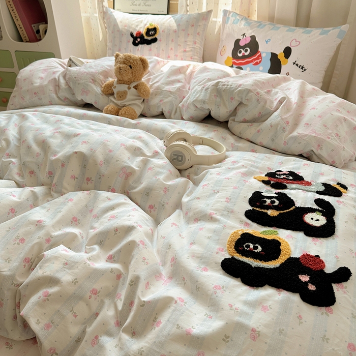 91家纺网 家纺一手货源 找家纺 丽涵家纺 2025新款全棉纯棉13372数码印花毛巾绣四件套 碎花小猫