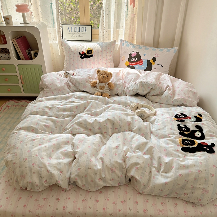 91家纺网 家纺一手货源 找家纺 丽涵家纺 2025新款全棉纯棉13372数码印花毛巾绣四件套 碎花小猫