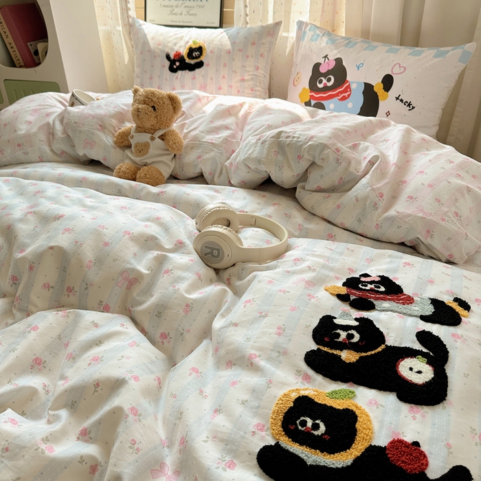 91家纺网 家纺一手货源 找家纺 丽涵家纺 2025新款全棉纯棉13372数码印花毛巾绣四件套 碎花小猫